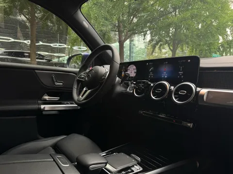 Mercedes-Benz Mercedes-Benz GLB