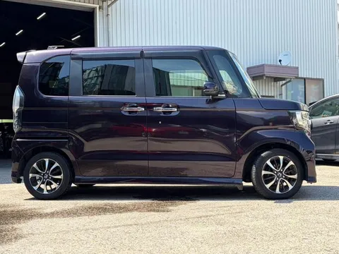Honda N-BOX Custom