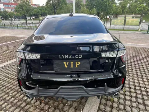 Lynk & Co 03