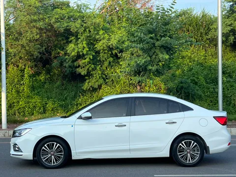 Roewe i5