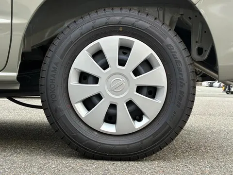 Nissan Clipper Van