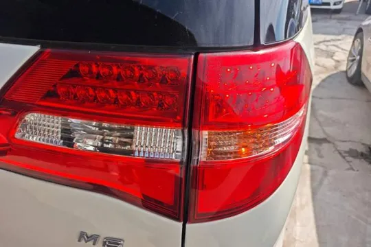 BYD M6