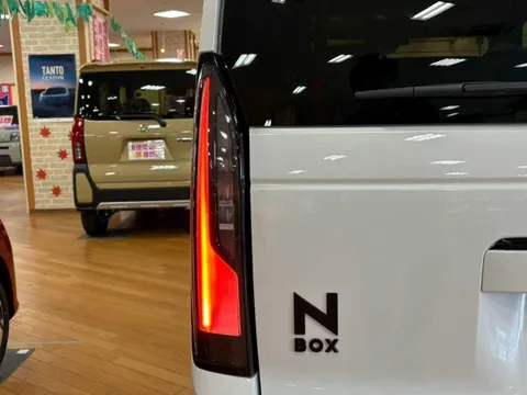 Honda N-BOX Custom