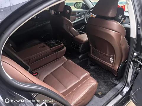 Hongqi H7