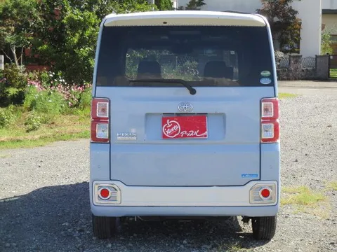 Toyota Pixis Mega