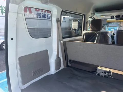 Nissan Clipper Van