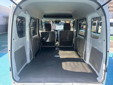 Nissan Clipper Van