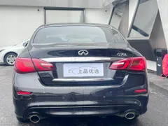 Infiniti Q70