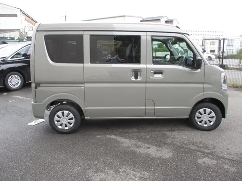 Nissan Clipper Van