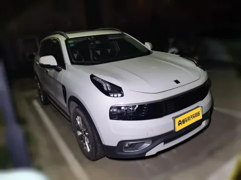 Lynk & Co 01