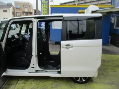 Honda N-BOX Custom