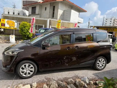 Toyota Sienta