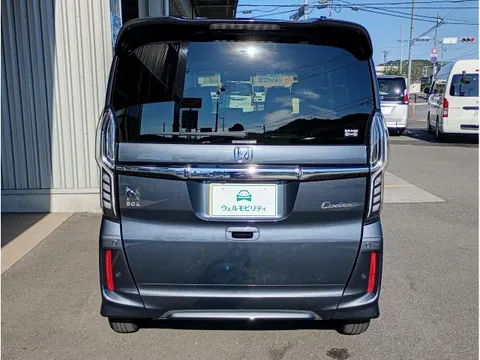 Honda N-BOX Custom