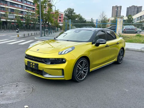Lynk & Co 03