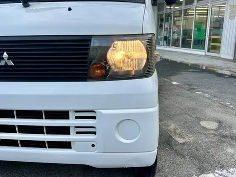 Mitsubishi Minicab Van