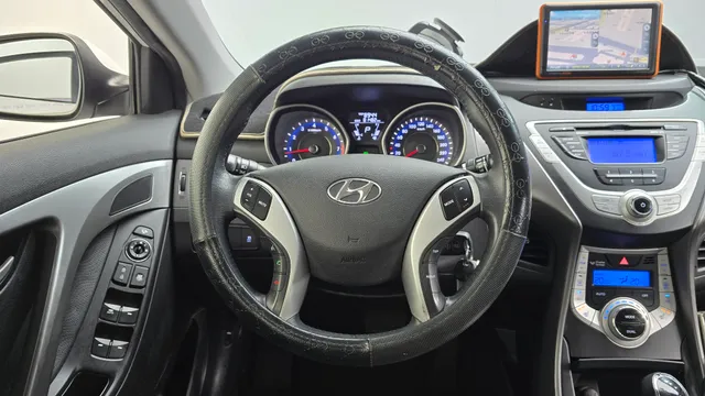 Hyundai Elantra (Avante)