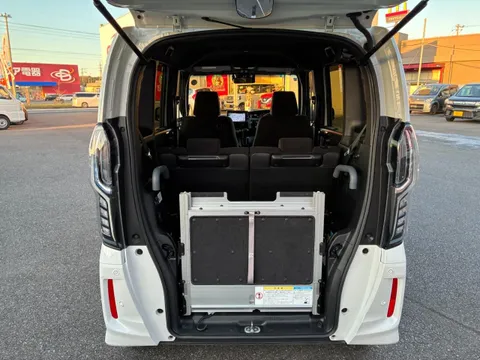 Honda N-BOX Custom