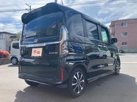 Honda N-BOX Custom