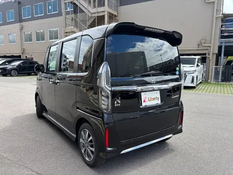 Honda N-BOX Custom