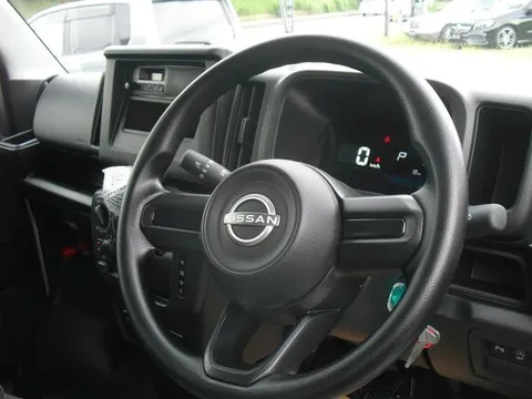 Nissan Clipper Van