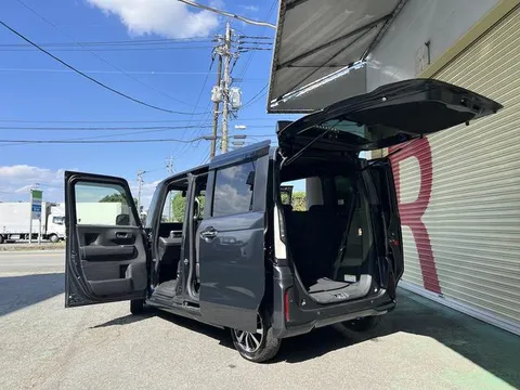 Honda N-BOX Custom