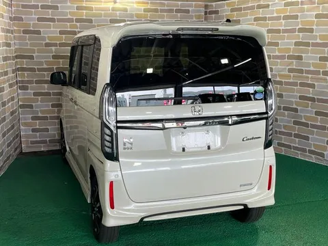 Honda N-BOX Custom