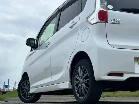 Mitsubishi eK Custom