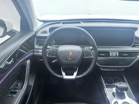 Hongqi HS5