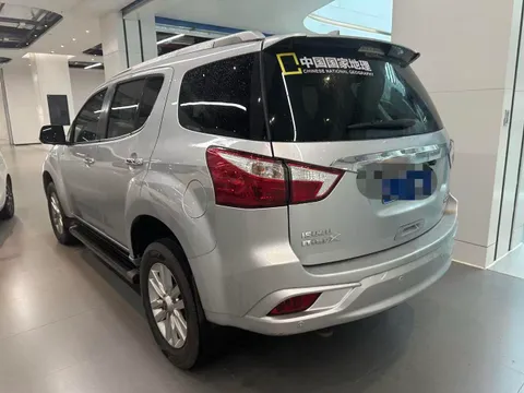 Isuzu mu-X