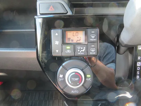 Toyota Pixis Mega