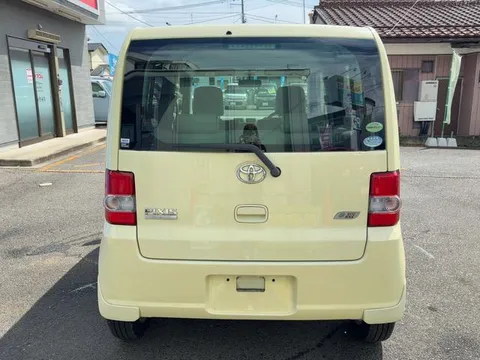 Toyota Pixis Space