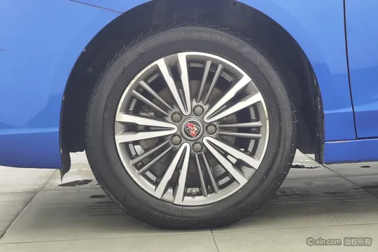Roewe i5