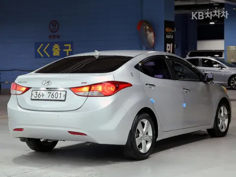 Hyundai Elantra (Avante)