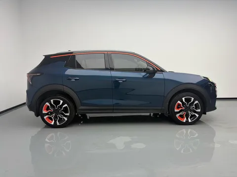 Lynk & Co 06