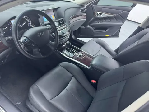 Infiniti Q70