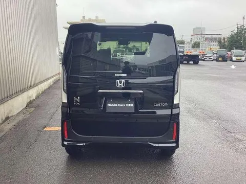 Honda N-BOX Custom