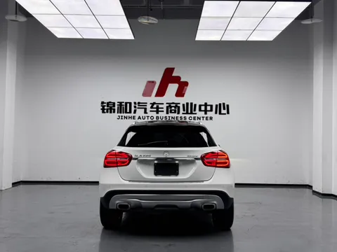 Mercedes-Benz Mercedes-Benz GLA