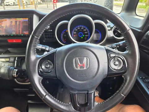 Honda N-BOX Custom