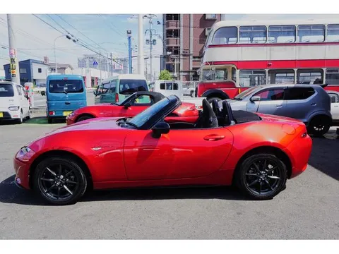Mazda MX-5 (Roadster)
