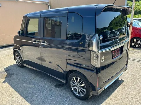 Honda N-BOX Custom