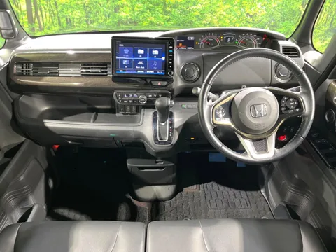 Honda N-BOX Custom