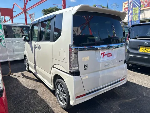 Honda N-BOX Custom