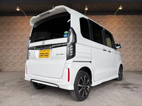 Honda N-BOX Custom