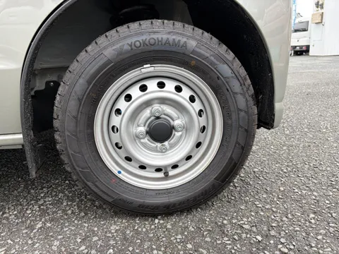 Nissan Clipper Van