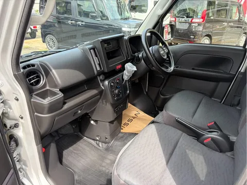 Nissan Clipper Van