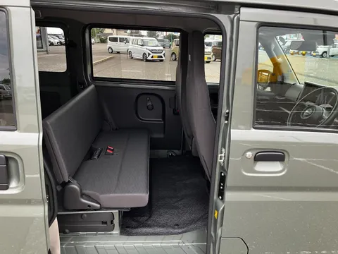 Nissan Clipper Van