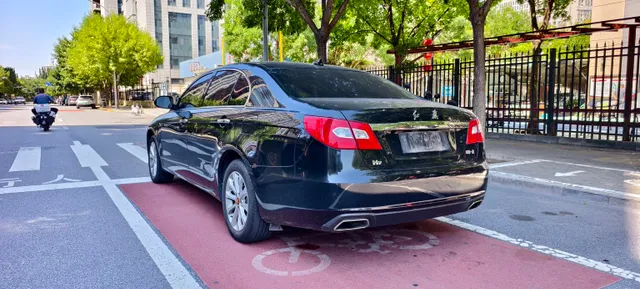 Hongqi H7