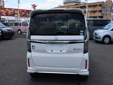 Honda N-BOX Custom