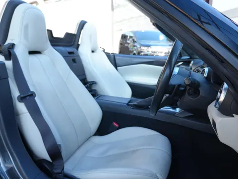 Mazda MX-5 (Roadster)