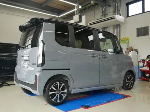 Honda N-BOX Custom